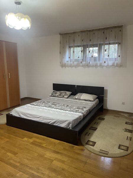 Prelungirea Ghencea, Margelelor, ap. 2 camere, curte 120 mp.