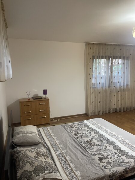 Prelungirea Ghencea, Margelelor, ap. 2 camere, curte 120 mp.