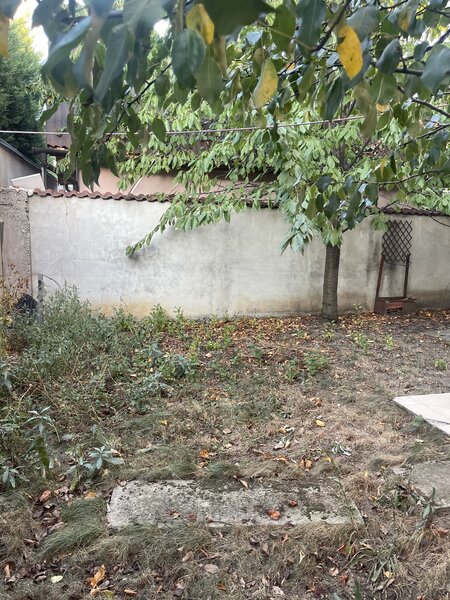 Prelungirea Ghencea, Margelelor, ap. 2 camere, curte 120 mp.