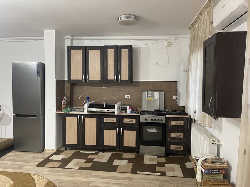 Prelungirea Ghencea, Margelelor, ap. 2 camere, curte 120 mp.