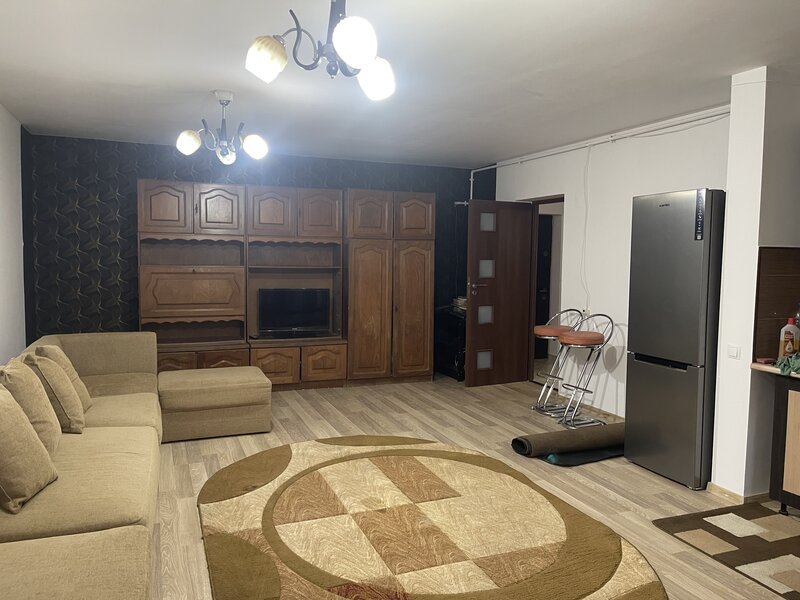 Prelungirea Ghencea, Margelelor, ap. 2 camere, curte 120 mp.