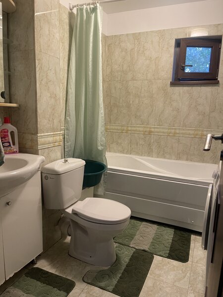 Prelungirea Ghencea, Margelelor, ap. 2 camere, curte 120 mp.